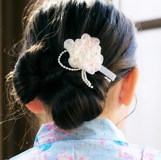 お花モチーフヘアクリップ