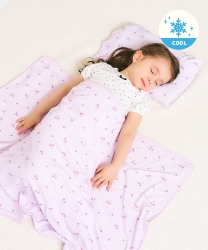 ひんやりブランケットのモデル画像