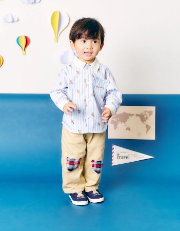 スマホだけに表示させる画像 tiny bear ストライプ＆パッチワークシャツを着用した男の子のコーデ画像