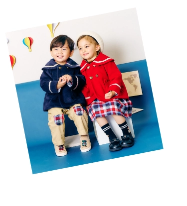 tiny bear セーラーコートをおそろいで着用した女の子と男の子のコーデ画像