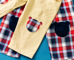 tiny bear モチーフ付きパンツの商品置き画像