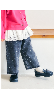 おすすめボトムは 裾フリンジワイドパンツ