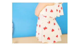 女の子らしいハート柄の水着