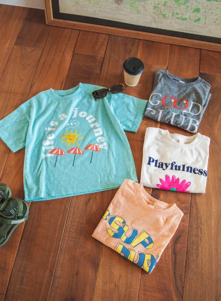 夏にぴったりなカラフルTシャツ