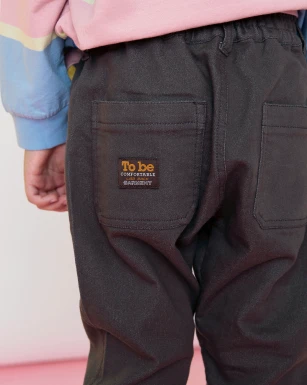 ポケットが便利な子供用パンツ