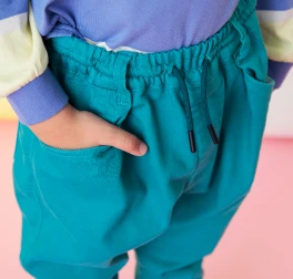 紐付きでサイズ調整可能