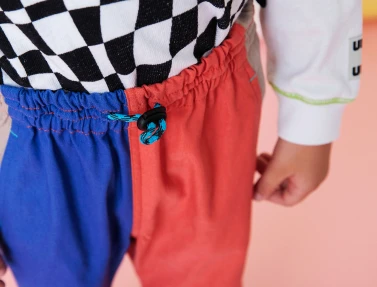 サイズ調整もらくらくで長く履ける子供用パンツ