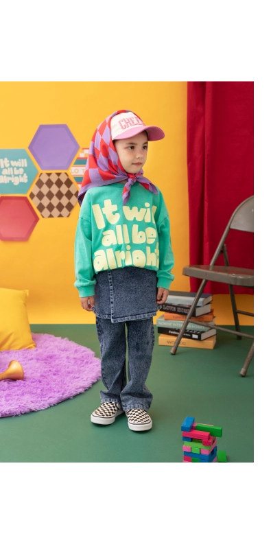 ポップな色使いで、コーデに遊び心をプラスしよう