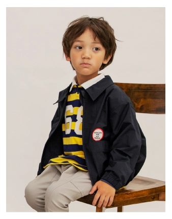 ロゴジャケットで気温調整