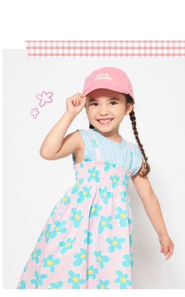 キャップ×ワンピでかわいさ満点