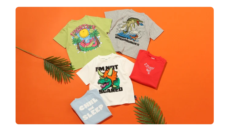 イロイロ恐竜グラフィックTシャツ