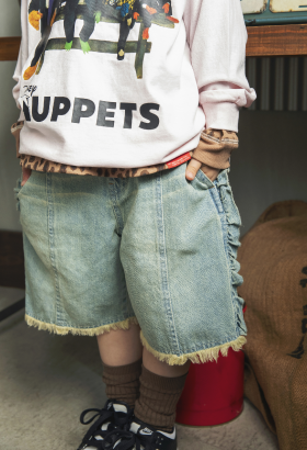 マペッツコラボキッズロンTを切る女の子のスタイリング3