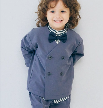 p.premier ピードットプルミエのグレーのフォーマルスタイル　パンツスタイルで男の子におすすめ