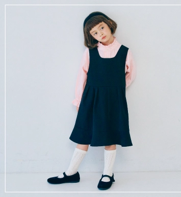 p.premier ピードットプルミエのブラックのフォーマルスタイル　ジャンパースカートで女の子におすすめ