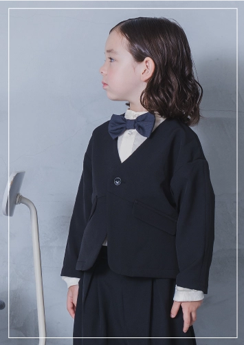 特別な日には、フォーマルなこども服で